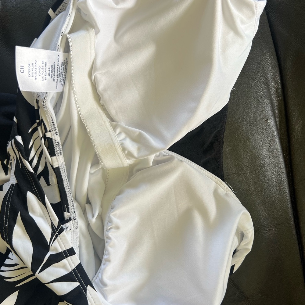 Lands' End Black and White Floral One Piece Swimsuit - Picture 6 of 6